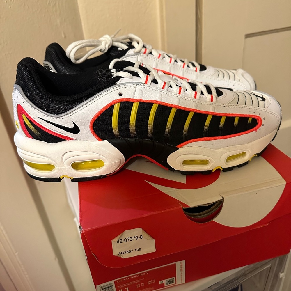 Nike Men's White, Black, and Yellow Sneakers